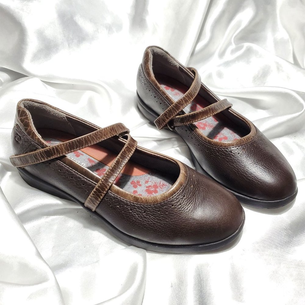 ARAVON two tone brown leather mary jane flats SZ 7 JODI